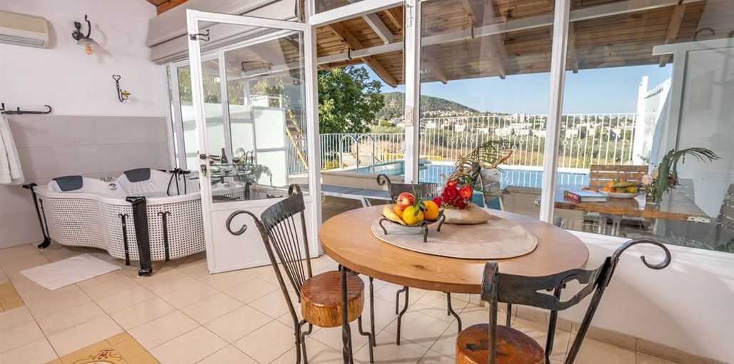 הנפח - עם בריכה פרטית פנים - חדשות מאלברט (16).JPG