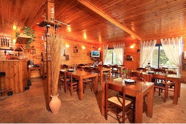 בקתות עץ אורן - חדר האוכל 