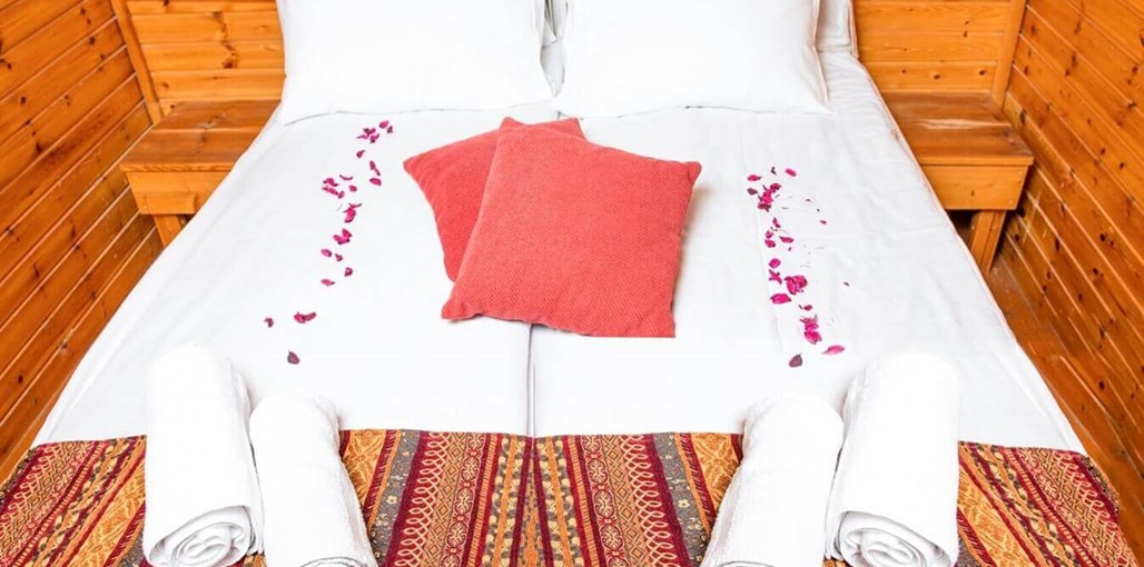 בקתות עץ מול חרמון הבקתות (17).jpg