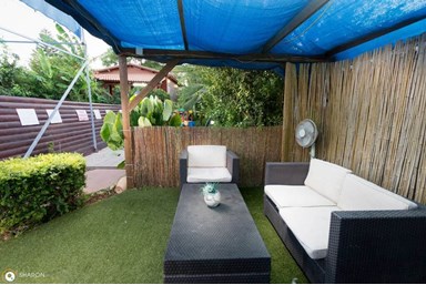 החזון של גץ - החצר והבריכה