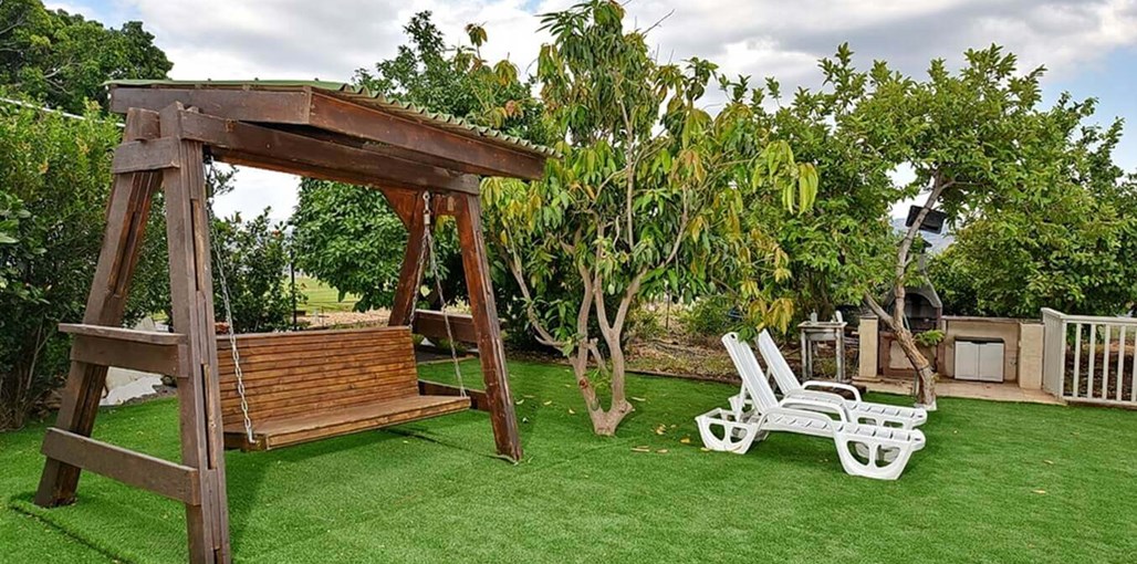 בוסתן הכנרת בוסתן הכנרת - החצר, הבריכה והנוף (6).jpg