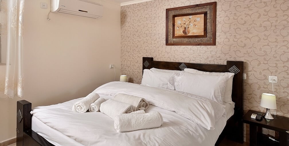 אחוזת אלכסנדר הבקתות המשפחתיות (1).jpg