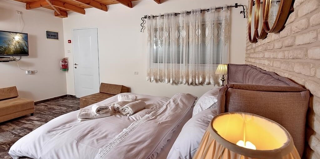 אחוזת אלכסנדר הבקתות הרומנטיות (7).jpg