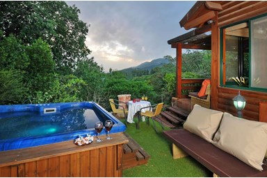 אהבה גלילית  - חצר ונוף