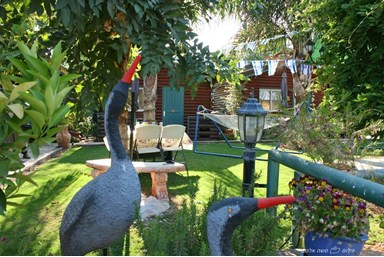 גן נמי - בקתות עץ רומנטיות - החצר