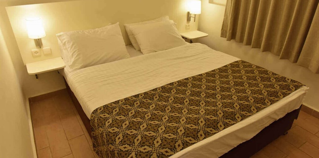 אירוח בקיבוץ אילות דקלים.jpg