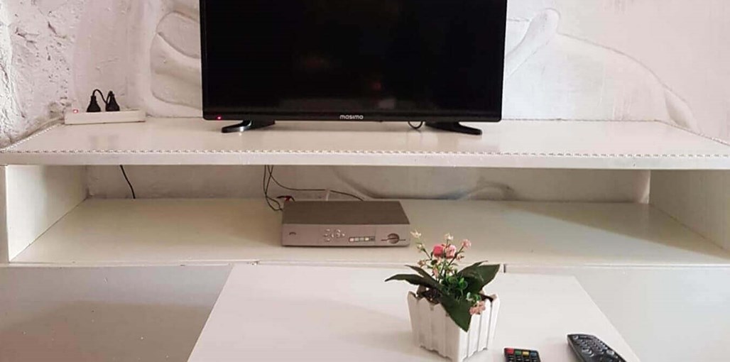 אחוזת המלכים לבנה (1).jpeg