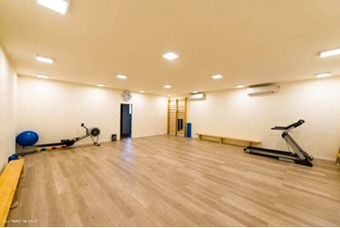 בין עצי התמר - אולם הסטודיו 