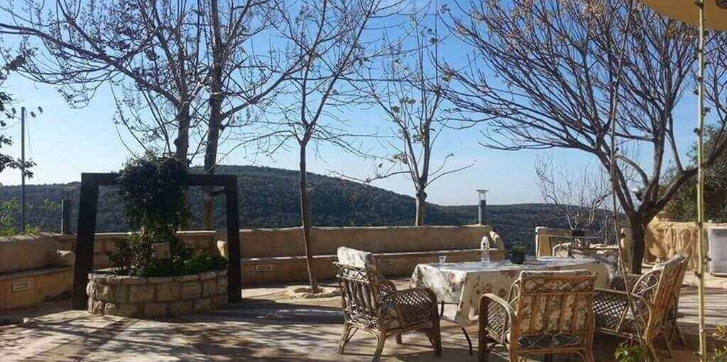 לגעת בשמיים חדש חצר ונוף (7).jpg