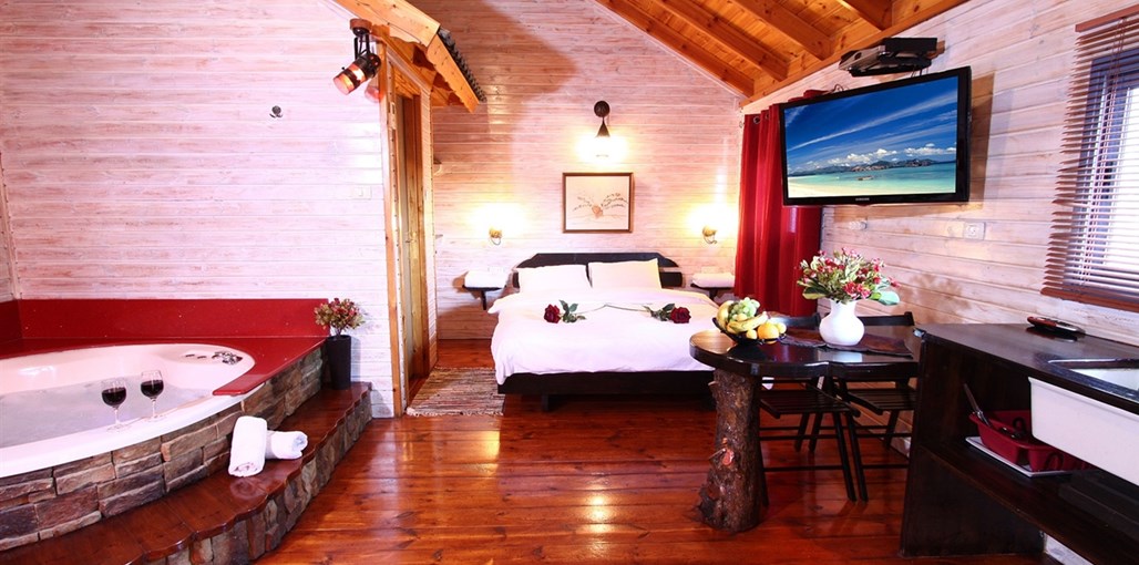 בקתות יולנדה בקתות יולנדה - סוויטה אדמה (8).jpg