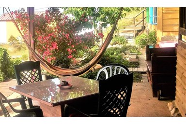 בקתות עץ שיא-הר - בחצר שלנו