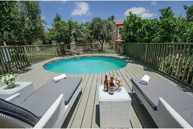 צליל בגליל - החצר והבריכה