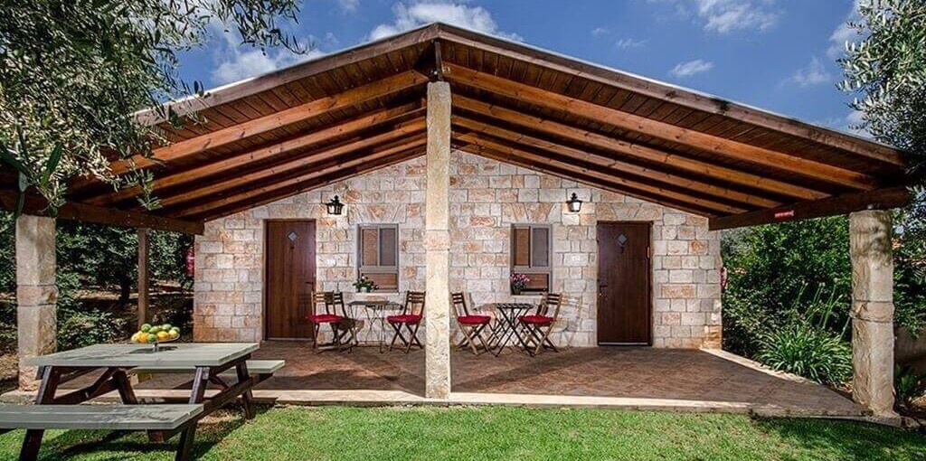 צליל בגליל חצר ובריכה (1).jpg