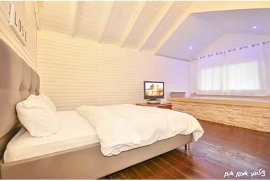 בצל האלון - בקתת החופש