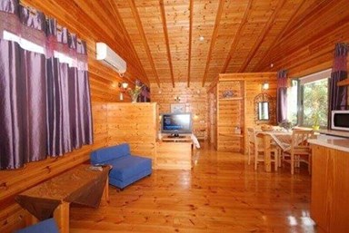 בקתה בגבעה - בקרבת מקום