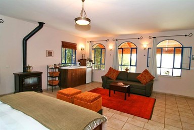 צימרים ביער - בית האבן