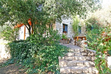 צימרים ביער - בית האבן