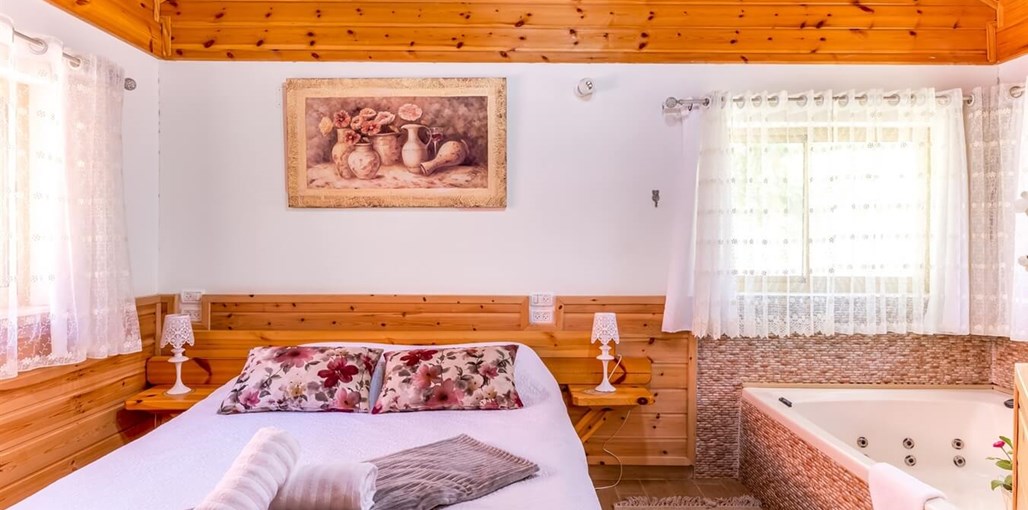 צימרים בקתות הורדים יחידה 2  (1).jpg