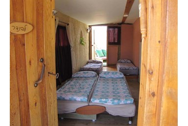 חוות מתנת מדבר - צימרים לזוגות ומשפחות