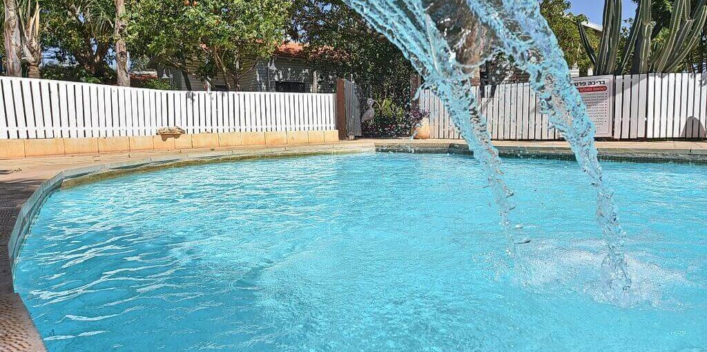 ניחוח התמר מיטב האושר - החצר והבריכה (40).JPG