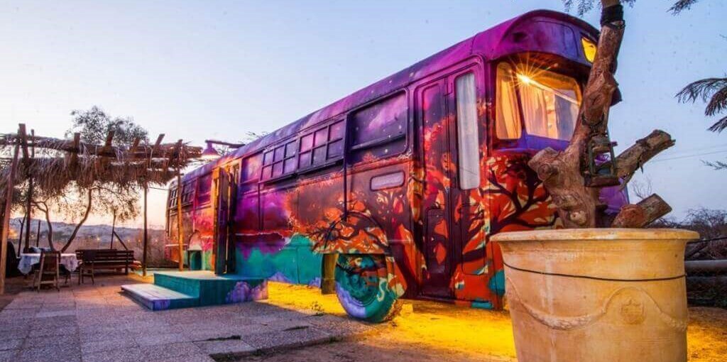 חאן שקדי - מסע מדבר אוטובוס (1).jpg