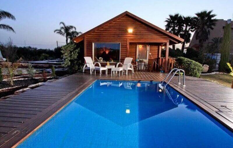 סוויטות אוויר הרים המתחם והבריכה (6).jpg