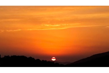 שמיים וארץ - החצר והנוף