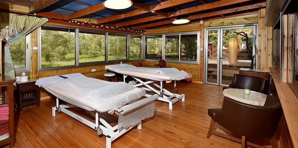 אחוזת ציפורי ספא ואירוח מתקני האחוזה (2).jpg