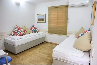 בקתות עץ -תיירות עין זיוון - לינת שטח (חאנים)