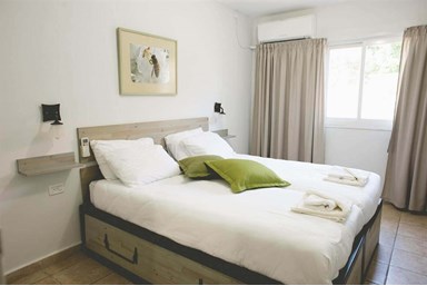 בקתות עץ -תיירות עין זיוון - בקתות הבוסתן 