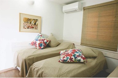 בקתות עץ -תיירות עין זיוון - לינת שטח (חאנים)