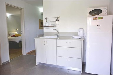 בקתות עץ -תיירות עין זיוון - חדרי כרמים 