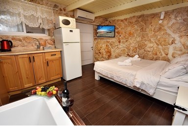 אצולת נתנאל - סוויטה 6