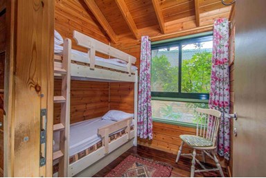 מעוף הציפור  - הבקתות