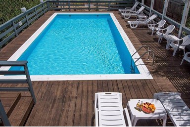 נועם בגליל - החצר והבריכה