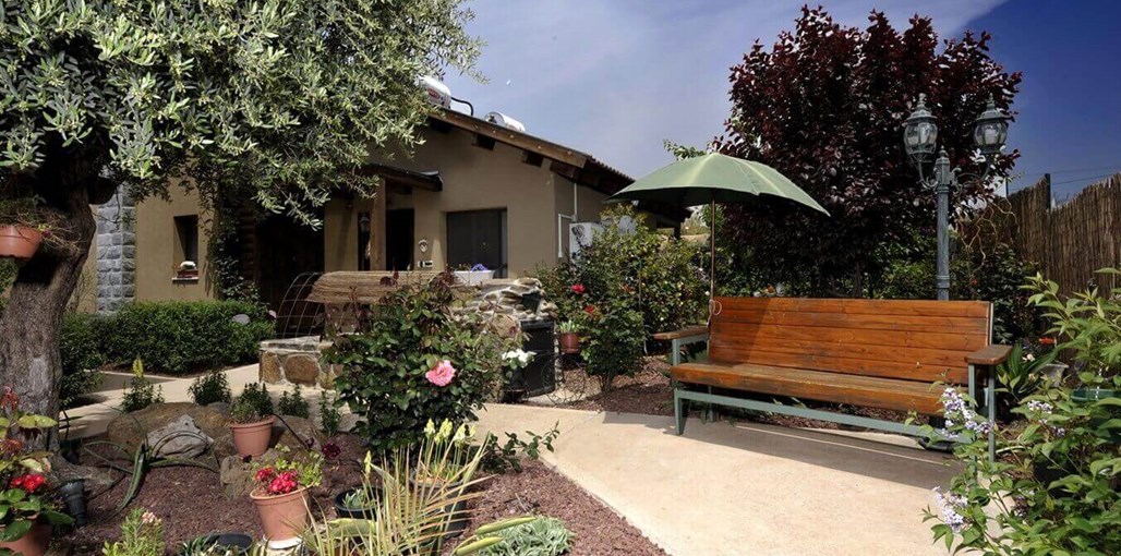 פויאנה בגולן החצר והנוף (1).jpg