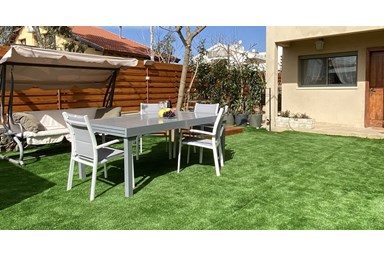 צימרים וילה במצוק - החצר  והסביבה