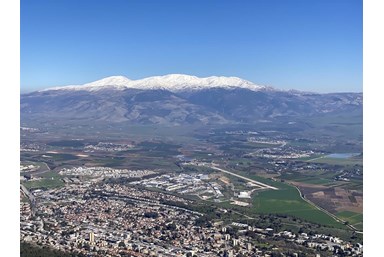 צימרים וילה במצוק - החצר  והסביבה