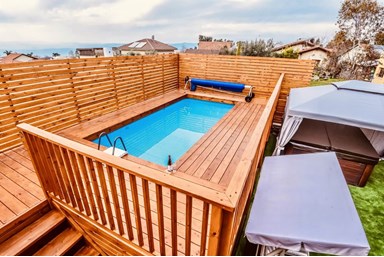 צימרים וילה במצוק - החצר  והסביבה