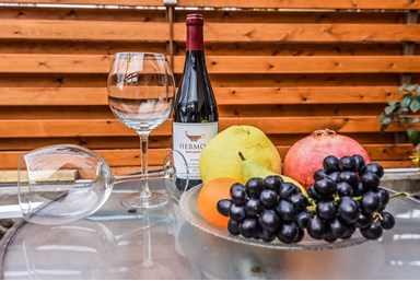 צימרים וילה במצוק - החצר  והסביבה