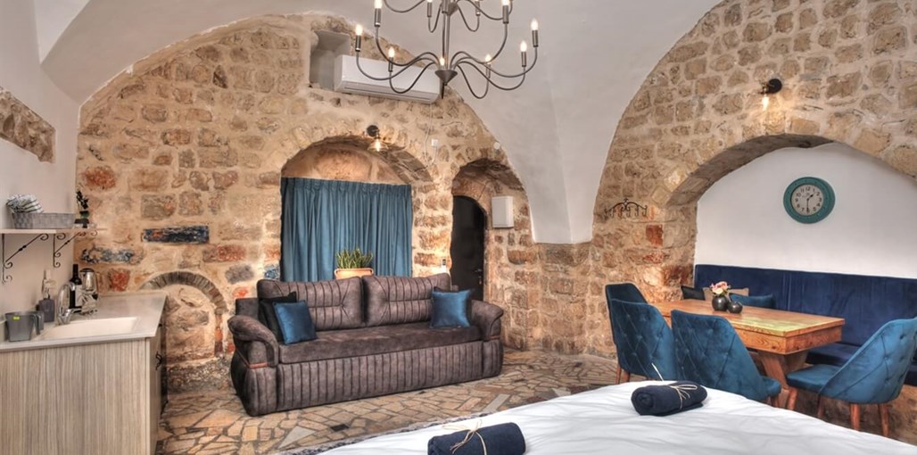 החושן בעתיקה אודם 3.jpg