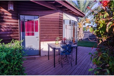 סהרה - צימרים בערבה - חצר פסטורלית