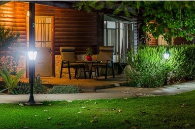 סהרה - צימרים בערבה - חצר פסטורלית