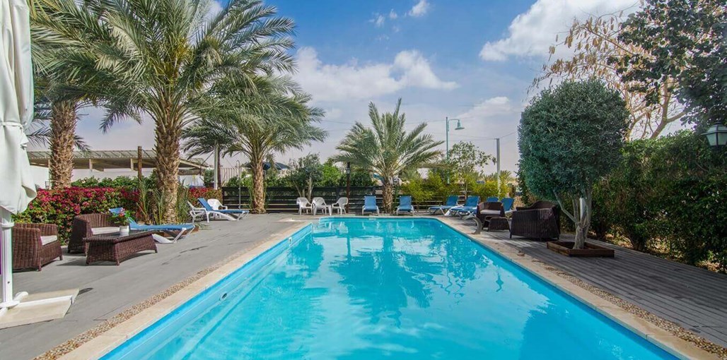 סהרה - צימרים בערבה בריכה חדשות (2).jpg