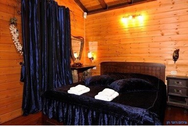 מרום הכרמל - בקתות העץ