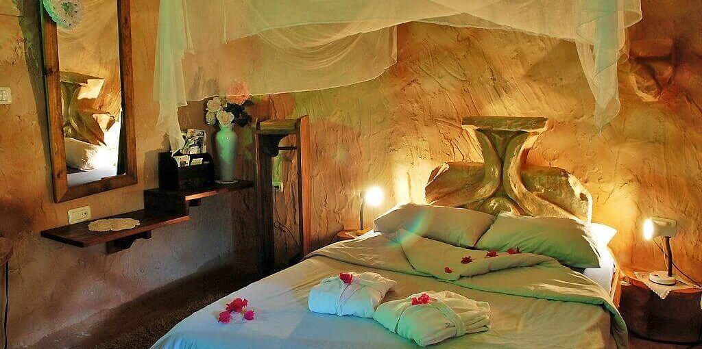 חלום באגם חלום באגם - מערה (5).jpg