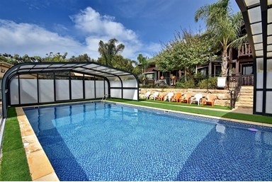 בוסתן בכפר - הבריכה ומתקני הספא