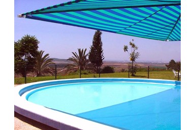 מלון אורחים נווה שלום - הבריכה