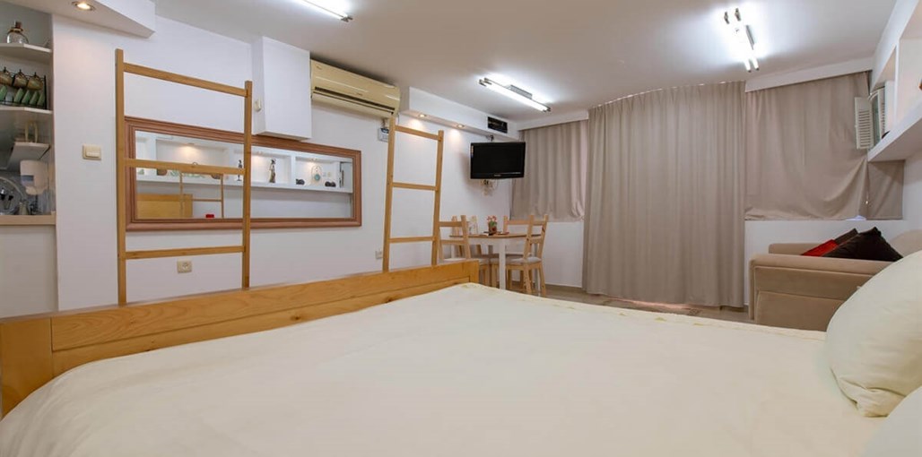 סוויטות חופים ליד הים משפחתית עם גינה  (38).jpg