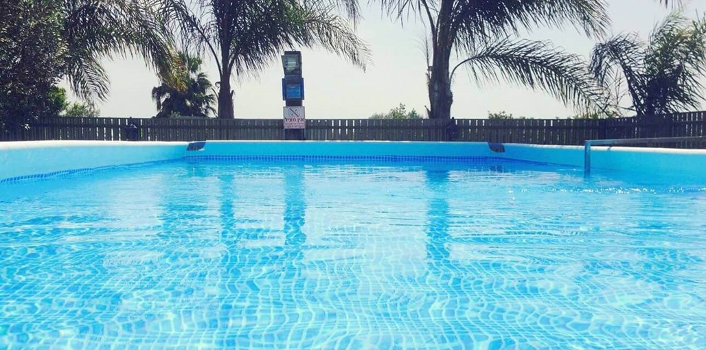 נתיב הזריחה חצר ובריכה (1).JPG